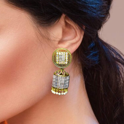This beautiful earring is perfect for adding a touch of style to your look. It's crafted with care to ensure both durability and elegance. The sleek design and high-quality materials make it an ideal accessory for any occasion.