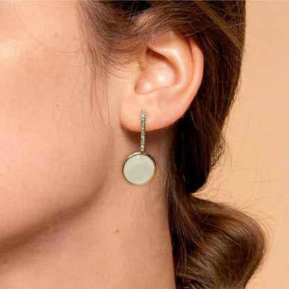 This beautiful earring is perfect for adding a touch of style to your look. It's crafted with care to ensure both durability and elegance. The sleek design and high-quality materials make it an ideal accessory for any occasion.