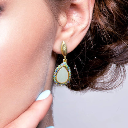 This beautiful earring is perfect for adding a touch of style to your look. It's crafted with care to ensure both durability and elegance. The sleek design and high-quality materials make it an ideal accessory for any occasion.